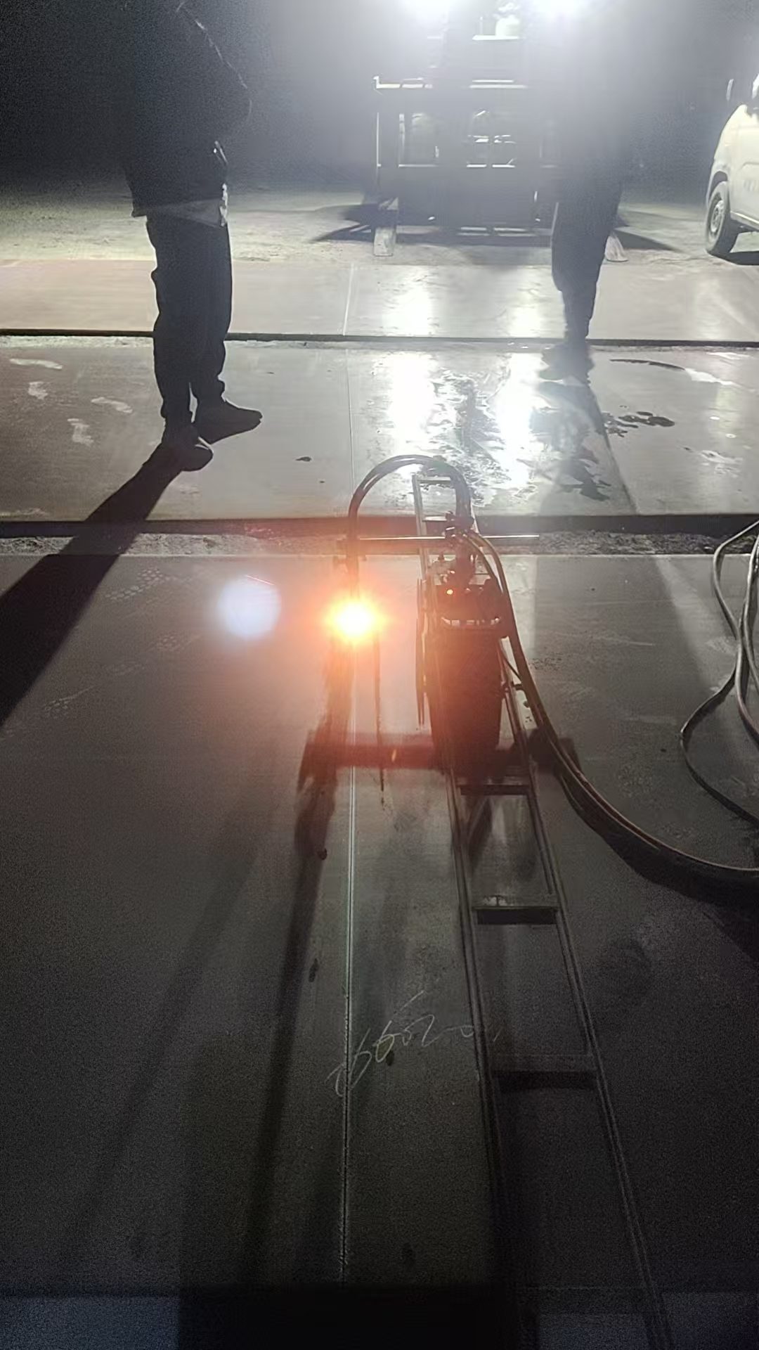 Flame cutting machine on Q355D steel plate